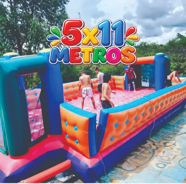 Brinquedo inflável de 5 por 11 metros em evento