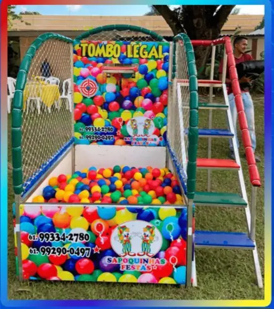 Tombo Legal com piscina de bolinhas